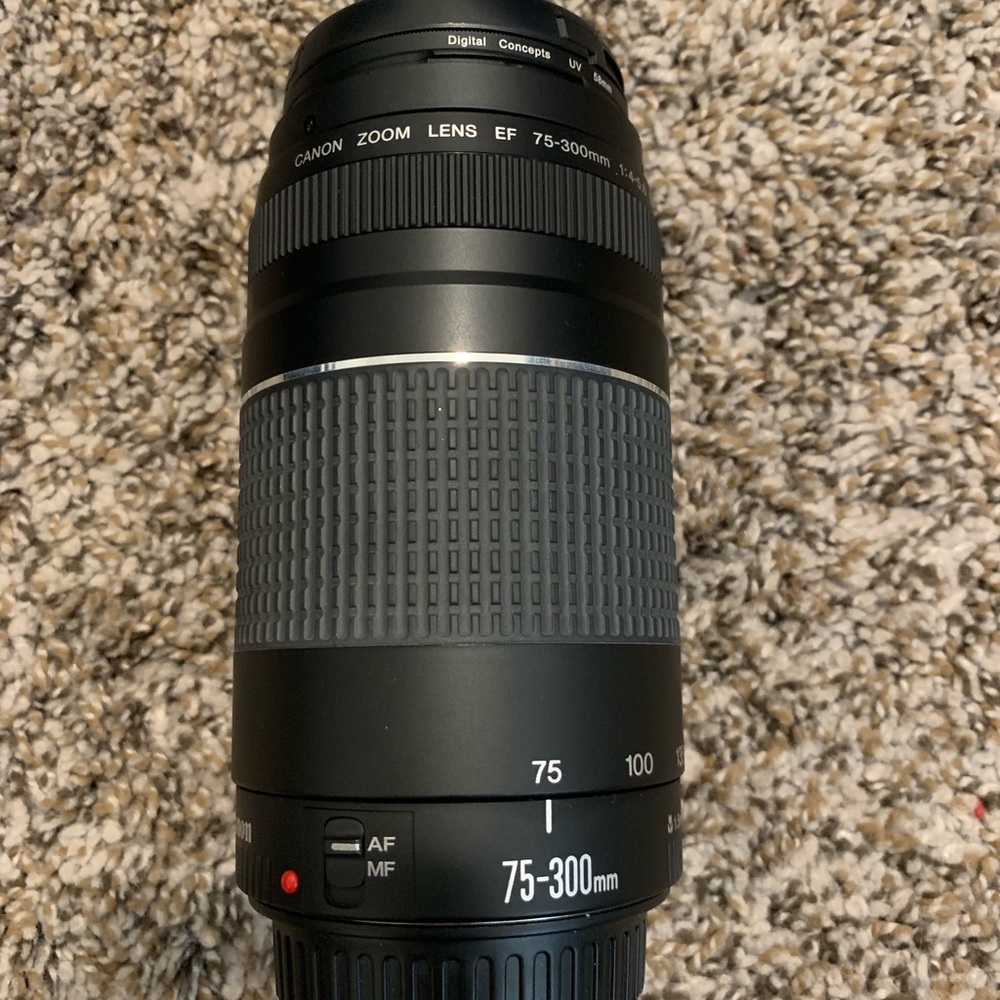 75-300mm zoom lens